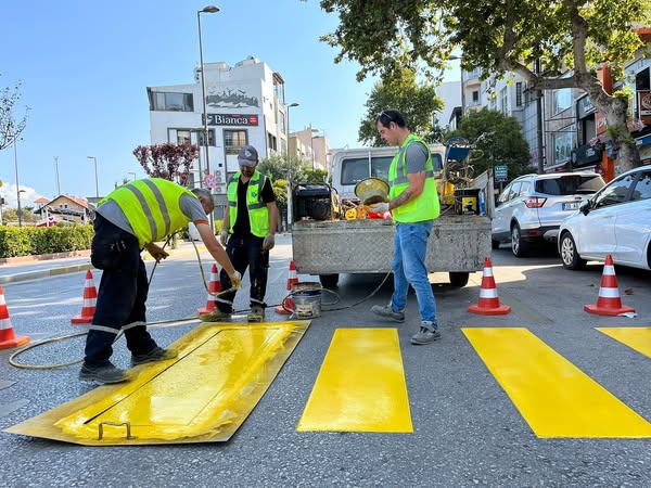 Bandırma’da Yaya Geçitleri Güvenliğe Öncelik Vererek Yenileniyor