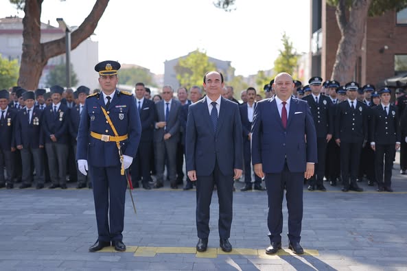 Gönen’de 30 Ağustos Zafer Bayramı Coşkusu: Çelenk Sunma Töreni Düzenlendi