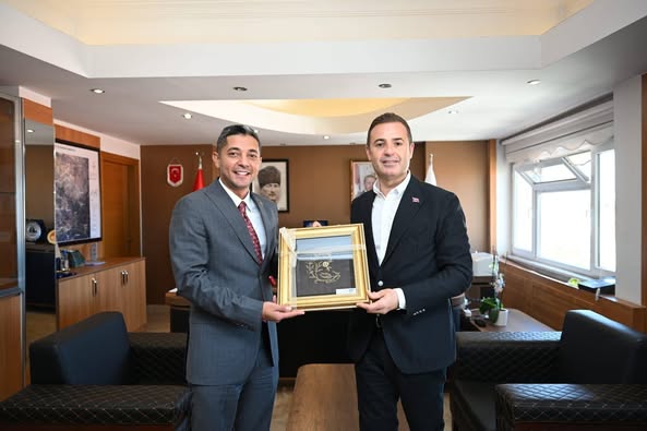 Balıkesir Büyükşehir Belediye Başkanı Akın, Gömeç’i Ziyaret Etti
