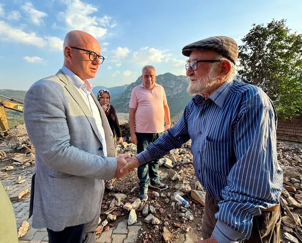 Bigadiç Köseler’de Yangın: Can Kaybı Yok, Destek Çalışmaları Başladı