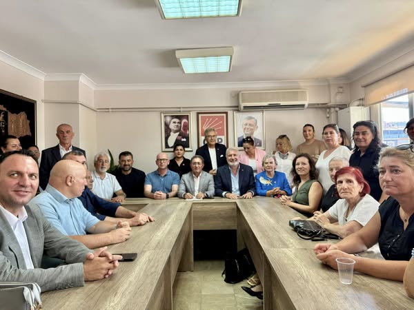 CHP’li Vekil Özdemir, Bandırma’da Parti Örgütüyle Buluştu ve Belediye Başkanı Mirza ile Görüşme Yaptı