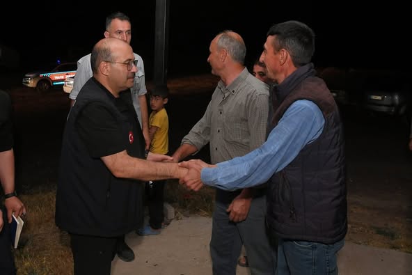 Sındırgı’da Deprem Sonrası Hasar Tespiti: Vali Ustaoğlu Yerinde Değerlendirme Yaptı