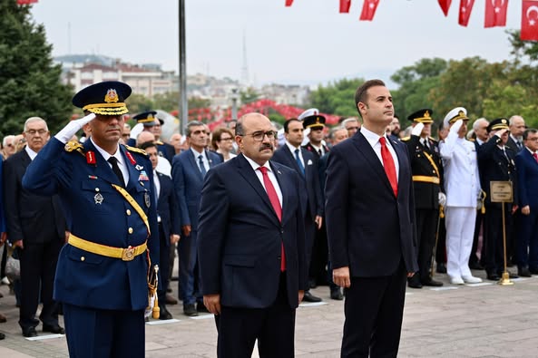 Balıkesir’de Zafer Bayramı Kutlamaları: Başkan Akın’dan Vatan Sevgisi Mesajı