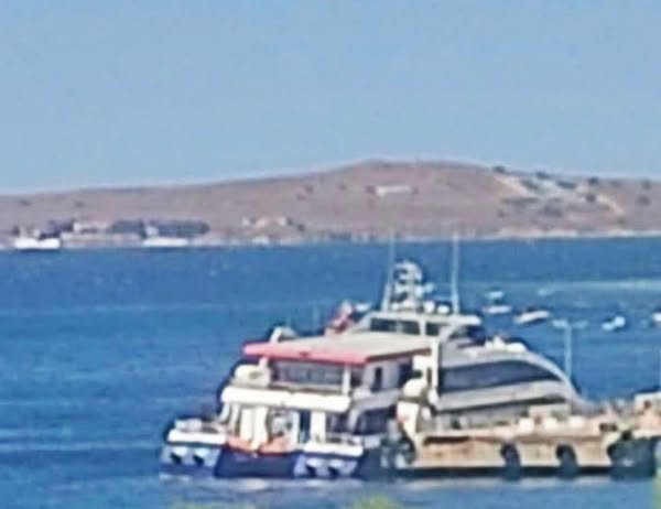 Avşa’ya Giden Deniz Otobüsü Kayalıklara Çarptı: Yolcular Güvenli Tahliye Edildi