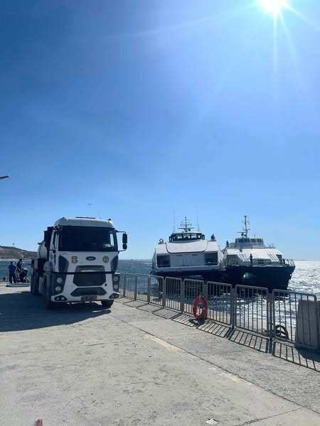 Balıkesir’de İDO Deniz Otobüsü Kayalıklara Çarptı, Su Almaya Başladı