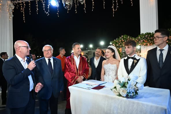 Balıkesir Büyükşehir Belediyesi’nde Nikah Şöleni: Ahmet Akın Şahitlik Etti