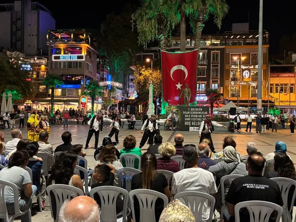 Bandırma’da Down Sendromlular Halk Oyunları Festivali Coşkusu