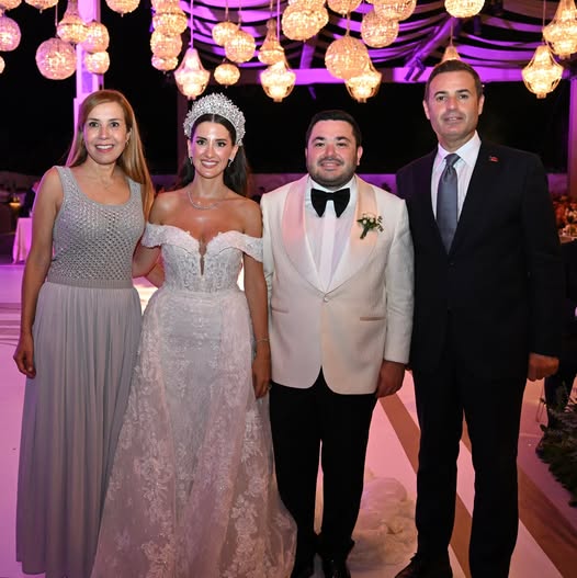 Balıkesir Büyükşehir Belediye Başkanı Akın, Genç Çiftin Mutlu Günlerinde Yanında Oldu