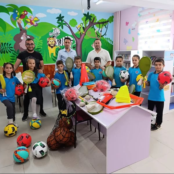 Gönen Karşıyaka 100 İlkokulu Öğrencilerine Galatasaray Efsanesinden Destek