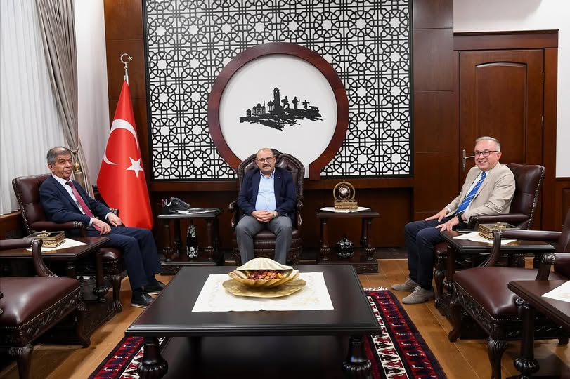 Balıkesir Valiliği’ne Ziyaret: Mülkiye Müfettişleri Vali Ustaoğlu’nu Ziyaret Etti