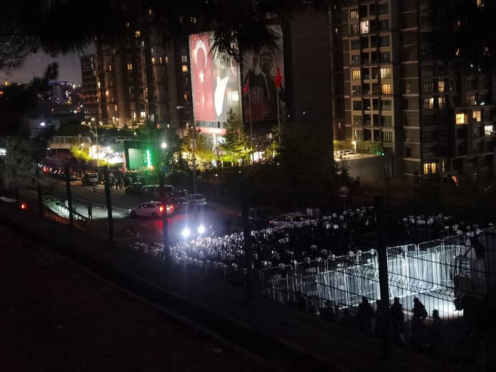 İstanbul CHP İl Başkanlığı Ablukada: Kayyum Tehdidiyle Baskı İddiası