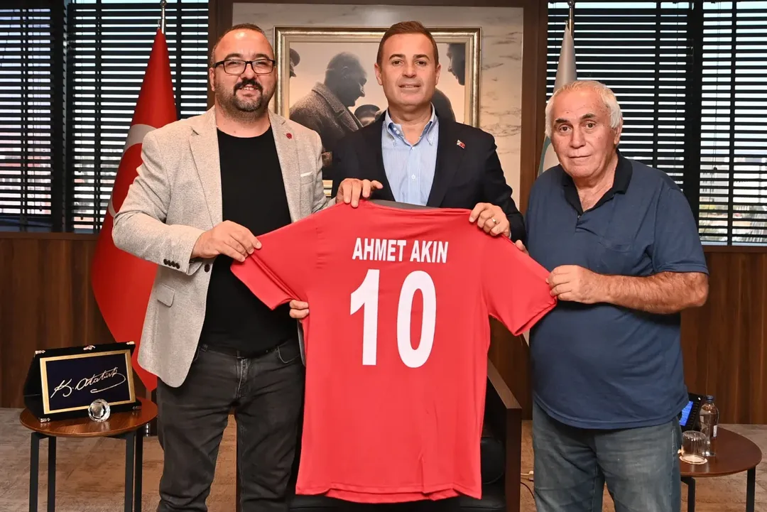 Balıkesir Büyükşehir Belediyesi, Altıeylül Muhtarı ve Spor Kulübü Başkanıyla Buluştu