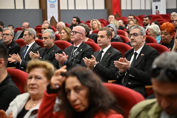 Balıkesir’de Atatürk’ü Anma Töreni: Cumhuriyetin Işığında Yürüyüş