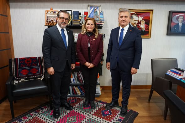Balıkesir’den Milletvekili ve Muhtarlar Meclis’te Mustafa Canbey’i Ziyaret Etti