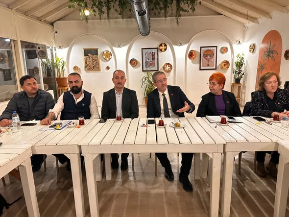 Sındırgı’da Deprem Sonrası CHP’den Dayanışma Ziyareti