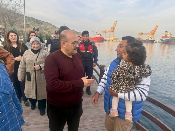 Vali Ustaoğlu, Marmara Adası’nda Esnaf ve Vatandaşlarla Buluştu