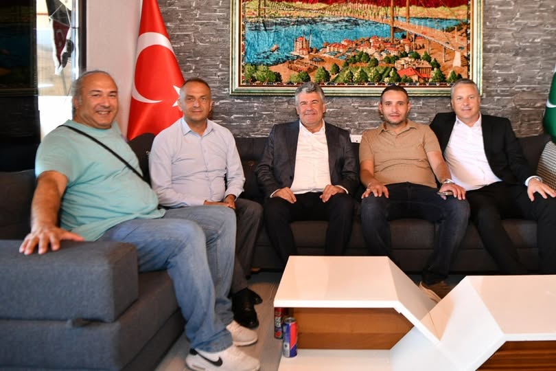 Balıkesir’de Bir Belediye Başkanının Trafik Müdahalesi Tartışma Konusu Oldu