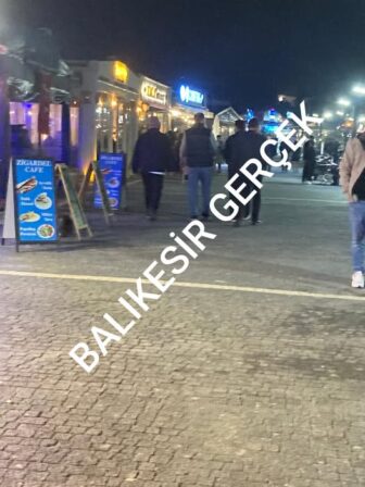 Balıkesir’de İki İsim Cunda Adası’nda Derin Düşüncelere Daldı