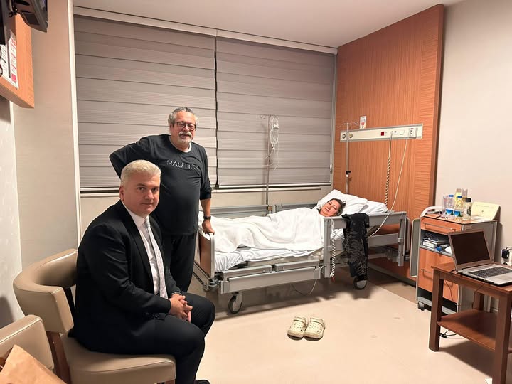 Politika Gazetesi Sahibi Güzide Sürmelioğlu Tedavi Sonrası Ziyaret Edildi