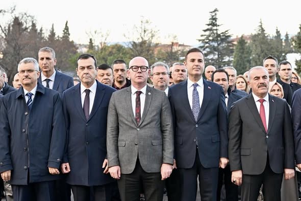 Öğretmenler Günü’nde Atatürk Anıtı’nda Anma ve Kutlama