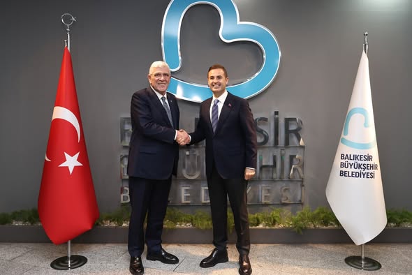 Balıkesir’de Deprem Sonrası Siyasi Dayanışma: Büyükşehir Belediyesi ve İYİ Parti Liderleri Sındırgı’da