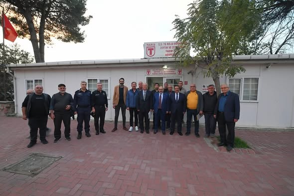 Vali Ustaoğlu, Burhaniye’de Tariş Zeytin Kooperatifi’ni Ziyaret Etti