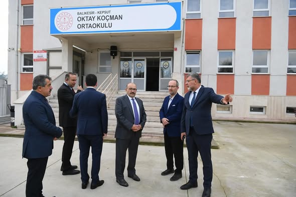 Balıkesir Valisi Ustaoğlu, Kepsut’ta Öğrencilerle Buluştu