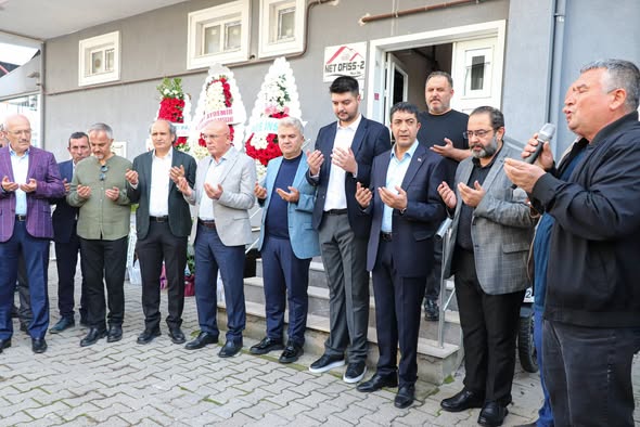 Balıkesir’de Genç Avukat Kerem Erzi’nin Hukuk Ofisi Açıldı