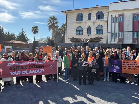 Balıkesir’de Kadına Şiddetle Mücadele İçin Cumhuriyet Meydanı’nda Basın Açıklaması