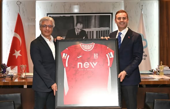 Balıkesirspor Yönetimi, Büyükşehir Belediye Başkanı Ahmet Akın’ı Ziyaret Etti