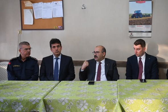 Vali Ustaoğlu, Sındırgı’nın Alacaatlı Mahallesi’nde Vatandaşlarla Buluştu