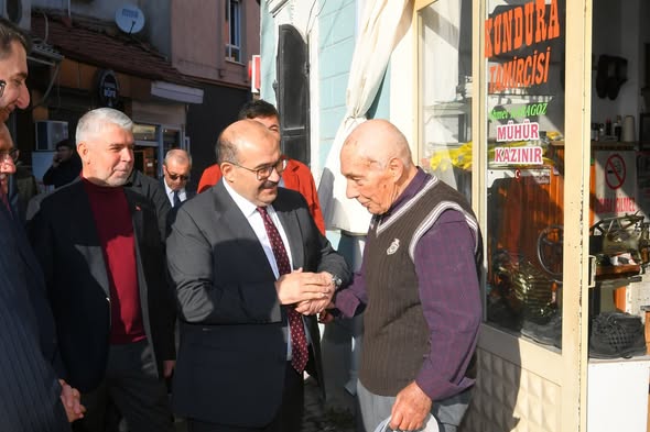 Vali Ustaoğlu, Sındırgı’da Esnaf ve Vatandaşlarla Buluştu